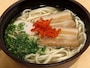 これが沖縄そばの基本形。紅ショウガではなく、針ショウガをのせる店もある