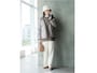 暖かさ抜群のシームレスダウンパーカを明るいカラーでまとめて　出典：WEAR