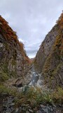 清津峡渓谷トンネル（11）／パノラマステーション開口部から渓谷と紅葉を望む