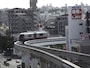 車社会で渋滞が多い那覇市中心部では、ゆいレールはとても重要な移動手段 （C）OCVB