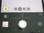 矢印をタップして＋－のアイコンを選ぶと、明るさを調整できる