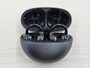 耳を挟むように装着する「イヤーカフ型」