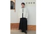 顔まわりを明るく見せる白ジャケットは使いやすい　出典：WEAR