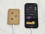 中型バッテリーの例、cheero Pocheri Danboard ver. 10000mAh（重さ187g）※充電端末はiPhone 13 mini