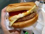 モスバーガーの「好きなバーガーメニュー」ランキング2位は「モスチーズバーガー」 ※All About編集部撮影