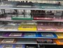 ダイソーでは単色の画用紙も売っている