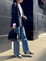 ジャケットのインナーにも合わせられるベーシックなデザインで使いやすい　出典：WEAR