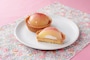 桃のインパクト大！ 「ごろっとした1／2個分桃のタルト」（現在は販売終了）※画像提供／ローソン