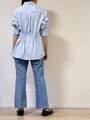 後ろをきゅっと絞ると、このようにギャザーの入ったバックスタイルに