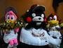 クラッチの帽子をかぶせてもらった！＝10月5日、宮城県仙台市
