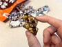 チョコの甘さと柿の種の塩気が合わさった甘じょっぱい味わいがクセになります