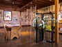 テニスラケットやテニスボールの変遷やテニスが描かれた風刺漫画などが展示されています（2017年4月7日撮影）