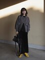 すとんと落ちてほっそり見えるIラインワンピにイエローをきかせて　出典：WEAR