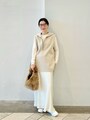 洋服からシューズまで、ベージュやホワイトのワントーンでまとめて　出典：WEAR