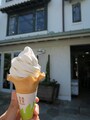 「カフェ・ザ・ローズ」店頭ではローズソフト（400円）の販売も（2015年5月21日撮影）
