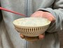 【NG】人差し指と中指でお茶碗の高台を挟んで持つ