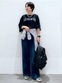 シャツやカーディガンなど体温調整できる着こなしが便利　出典：WEAR