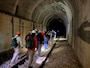 「碓氷峠 廃線ウォーク」の様子。普段は立ち入れない鉄道廃線のトンネル内を探検！