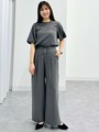 甘めなトップスをセットアップコーデで仕上げて　出典：StyleHint