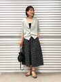 カーディガンを合わせてエレガントにまとめて　出典：StyleHint
