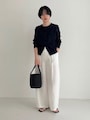 【OKコーデ】カーディガンのボタンを、下から数個開けるだけで脚長効果も狙えます　出典：WEAR