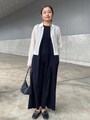 上品で着まわしもきくネイビーのニットワンピース　出典：WEAR