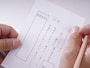つるつる、さらさら……独特な書き心地の投票用紙の正体は？ ※画像：PIXTA