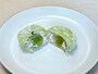 ふわふわとろとろのクリーム大福の中にはシャインマスカットが一粒入っています！  