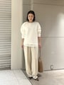【OKコーデ】淡い色のワントーンコーデは小物で引き締めて　出典：WEAR