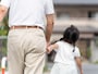 “高齢パパ”ならではの悩みもあるけれど（画像：PIXTA）