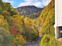 絵画の世界に迷い込んだかのような定山渓の紅葉（北海道）※撮影：大谷修一