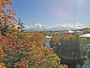 青い空、白雪、紅葉の三重奏は唯一無二の絶景（北海道）※撮影：大谷修一