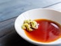 わさびをしょうゆに溶いて食べるのはマナー違反？ ※画像：PIXTA