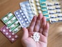 医者が高齢者に薬を出し続ける背景と医療費高騰の真実を具体的に紹介します。 ※画像：PIXTA