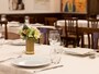 息子一家がやたらと外食に誘ってくる理由は……（画像：PIXTA）