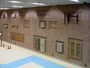 壁面には駅の地上部にあった横浜銀行旧本店のパーツが展示されています（2004年1月10日撮影）