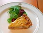 本館1階コーヒーハウス「ザ・カフェ」に新しく加わったメニューのひとつ「本日のキッシュ」（2016年10月3日撮影）