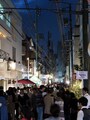 元町仲通りを中心に各店自慢のグルメが集合！　毎年たいへんなにぎわいです（2015年10月17日撮影）