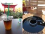 左：オリジナルドリンク（350円～）　右：無料でつかれる足湯