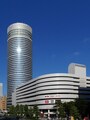 新横浜プリンスホテルは円柱形の建物が目印。ショッピングモール「新横浜プリンスペペ」を併設（2017年9月10日撮影）