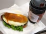 焼き立てホットサンド（3種、580円）5分ほどで焼きあがります（2017年9月4日撮影）