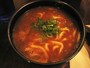こちらカレーうどん。千切りのにんじんやチンゲン菜など野菜をトッピングすることも