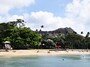 地元ファミリーが車でやって来るカピオラニ・ビーチパーク。日本人旅行者率も低い