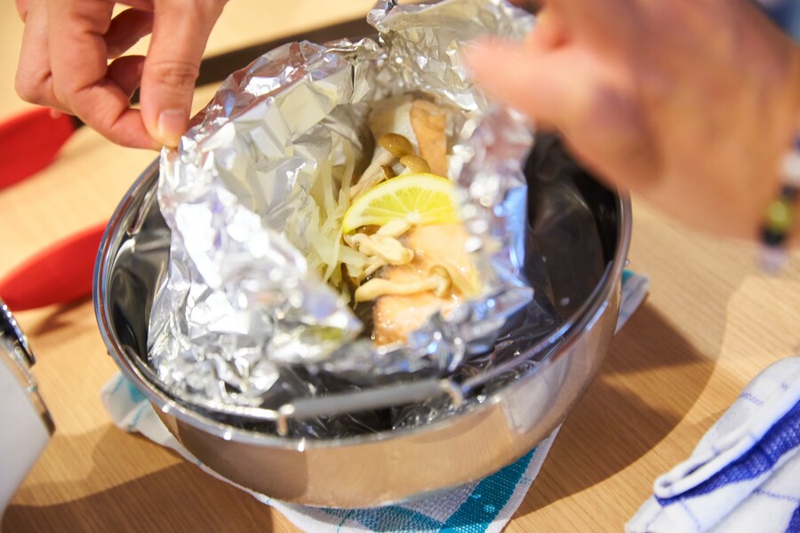 『クックフォーミー エクスプレス』で鮭ときのこのホイル蒸し