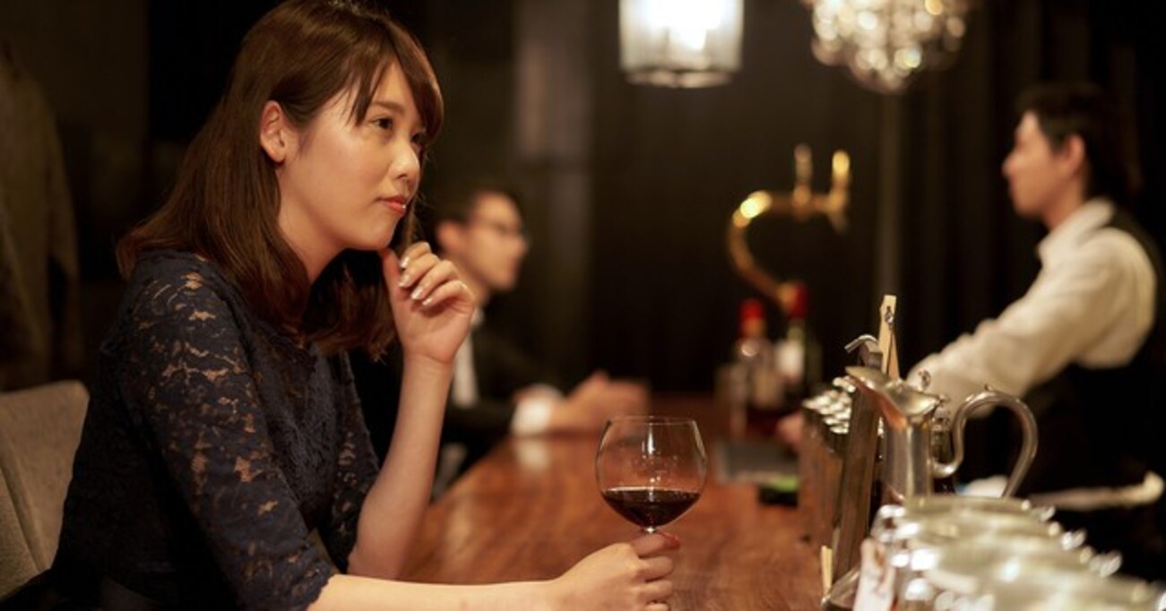 名乗ることで職業になる？美男子だらけの環境で活躍する「イケメン評論家」とは