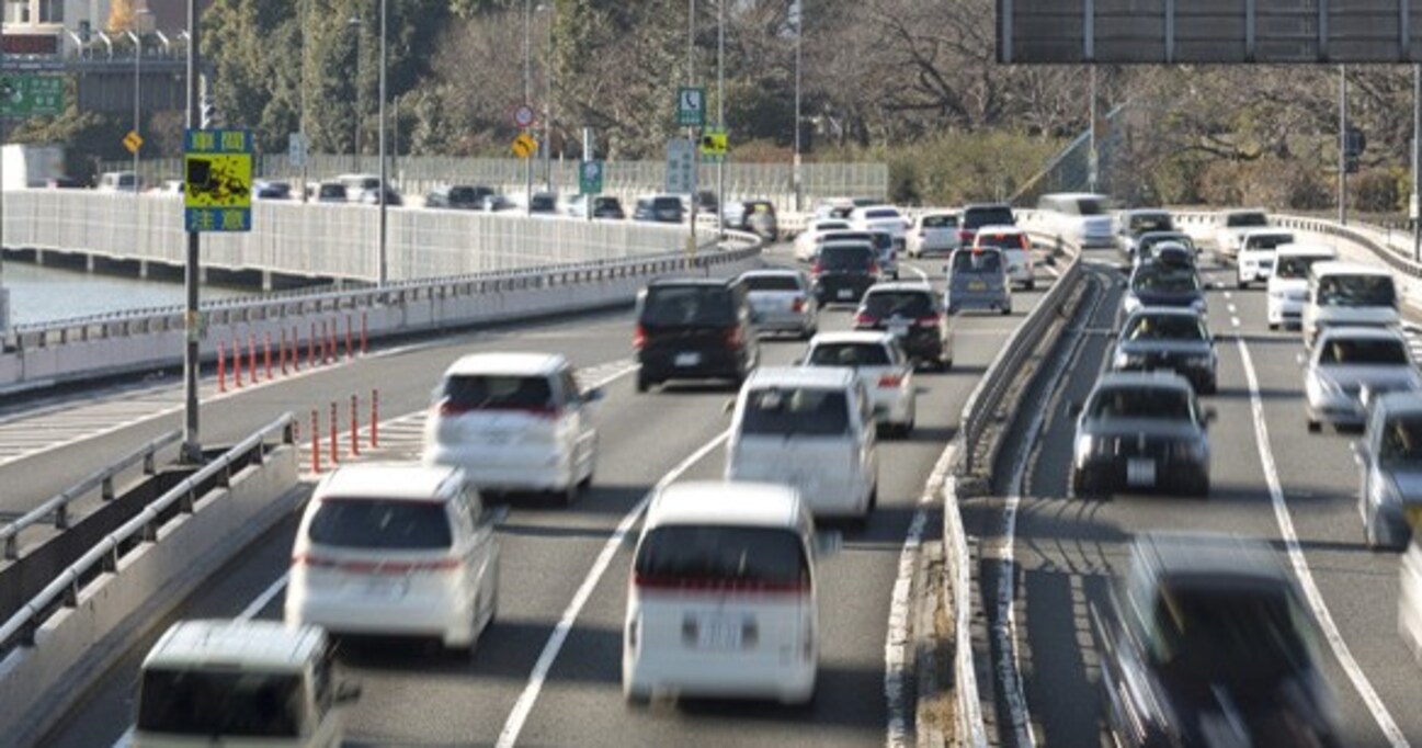 冬休みの帰省前に知っておきたい…！高速道路が渋滞する原因とは