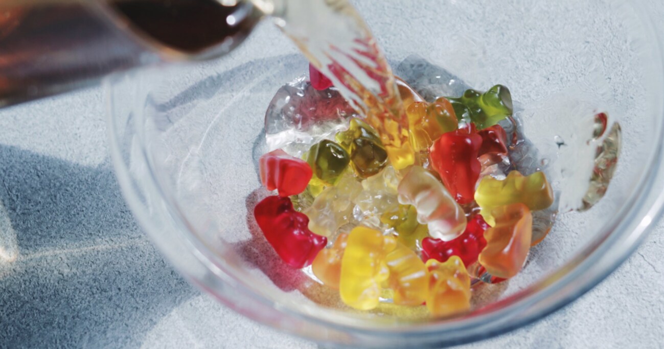もはや芸術作品では？「HARIBOの梅酒漬け」が美しくておいしすぎると話題に「なんか夏を感じてる」「見るだけでテンション上がります」