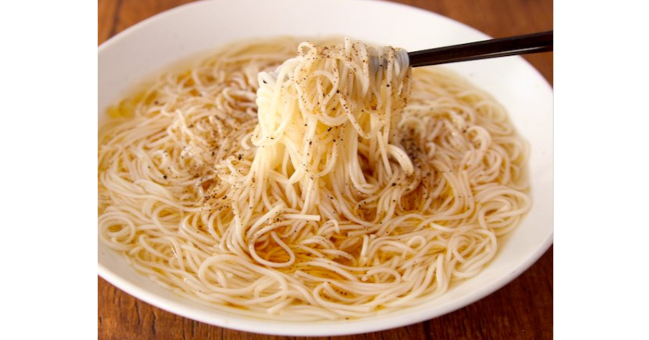 これからの季節にピッタリ！素麺で【塩ラーメン】が超簡単に作れちゃう♪「本当に塩ラーメンでした！」「コレは夏の素麺ローテに入れる！」と絶賛の嵐
