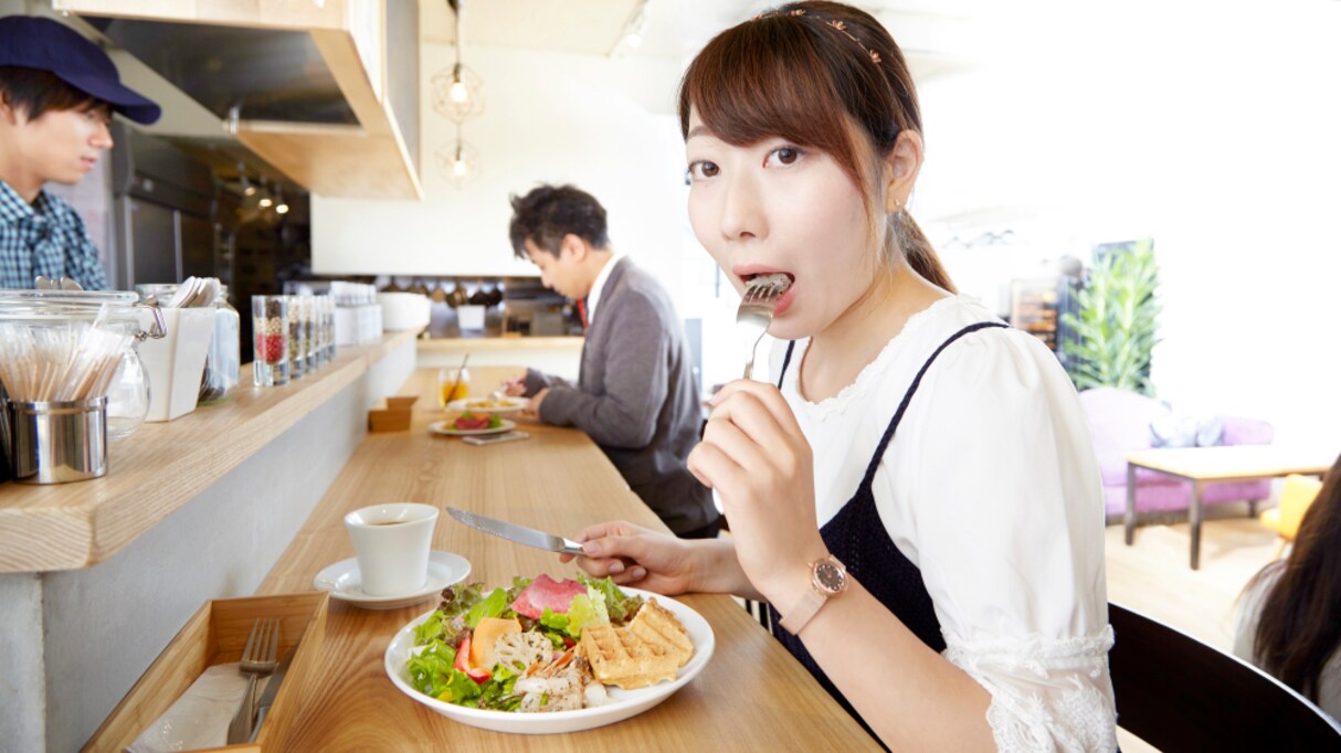 昼食をサラダメインにした結果がホンネすぎると話題！「正直で好き♡」「バランスが大事てことですね」