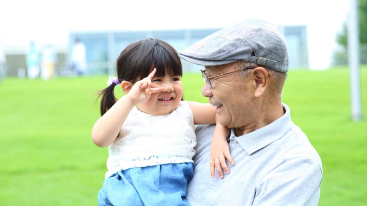 「おとこのこなのに、ピンクのずぼんはいてるー！」と指さす女の子…その後のおじいちゃんの"素敵なセリフ"にほっこり